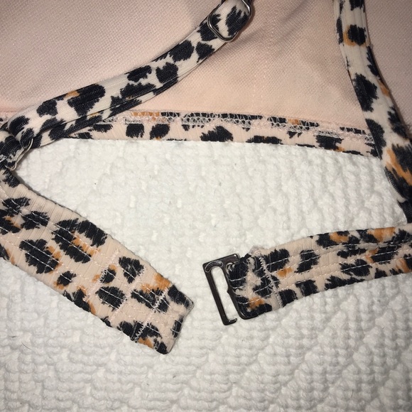 Target bathing suit top~ Size Small - Picture 5 of 6